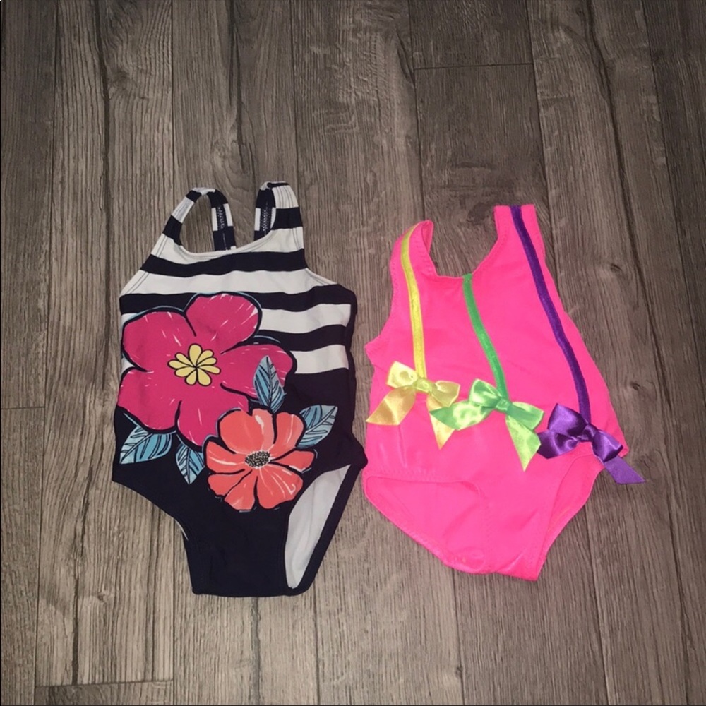 Lot of two pieces baby girls swimsuit.size 12/18 M.